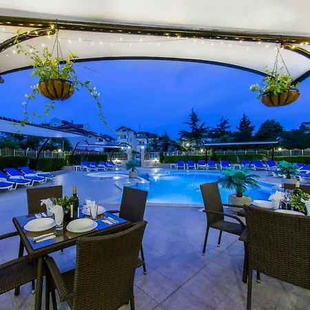 Hotel семеен адена