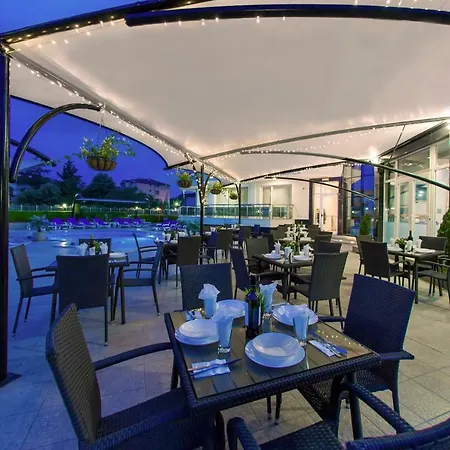 Hotel семеен адена 3*