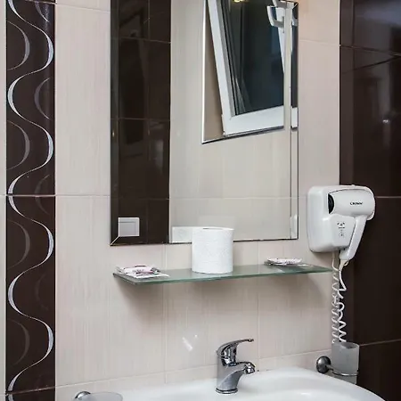 семеен адена 3*