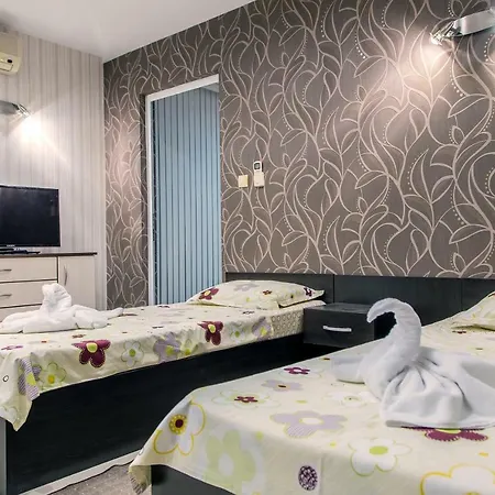 Hotel семеен адена