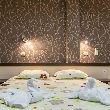 Hotel семеен адена