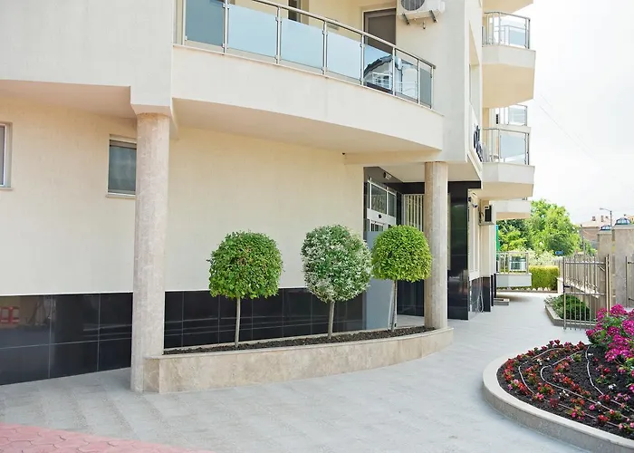 Hotel семеен адена 3*