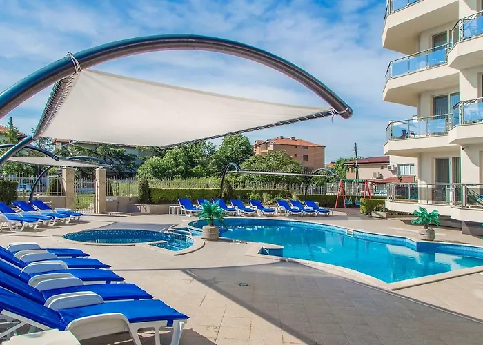 семеен адена Hotel