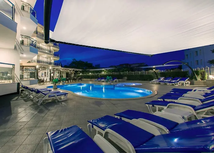 Hotel семеен адена 3*