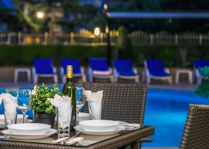 Hotel семеен адена 3*