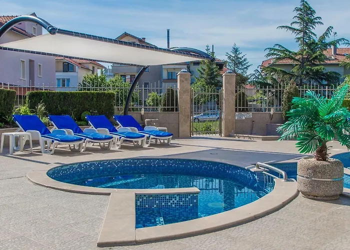 семеен адена Hotel Černomorec