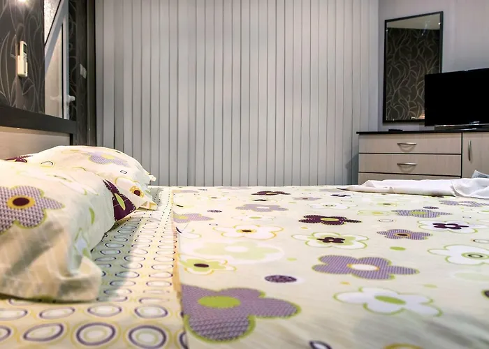 Hotel семеен адена 3*